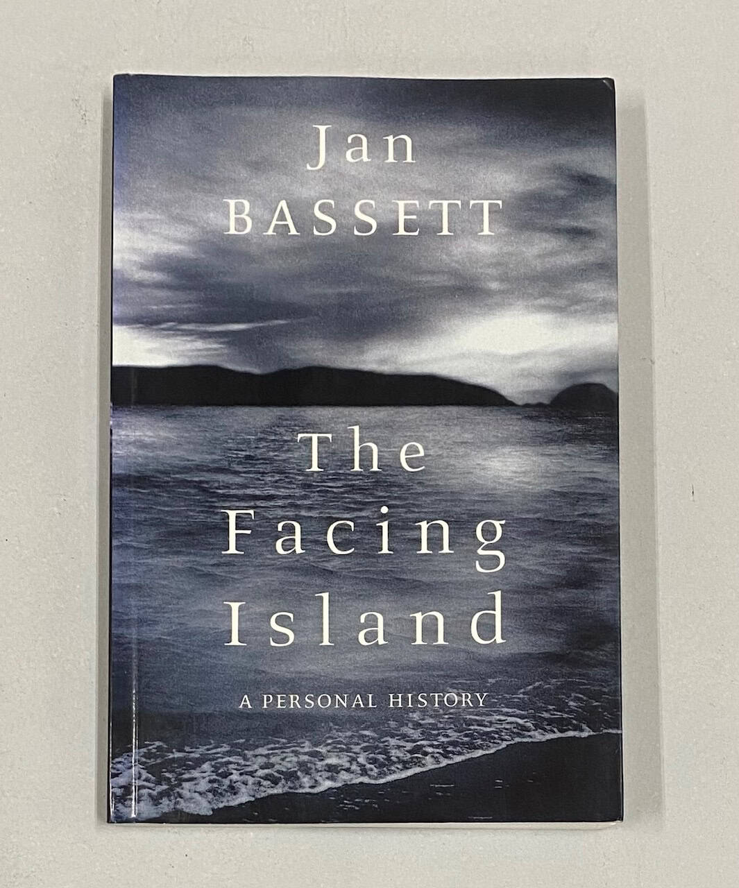 The Facing Island, A Personal History by Jan Bassett 2002 SC